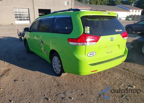 2011 Toyota Sienna Le z USA, uszkodzony, nr VIN 5TDJK3DC8BS024471